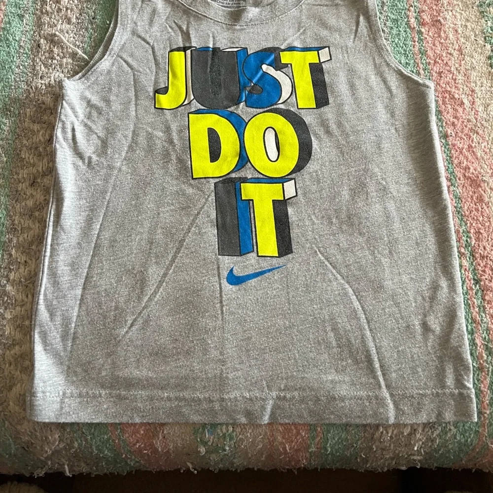 Nike Gray and Black Tank Top Athletic Style - Picture 3 of 5